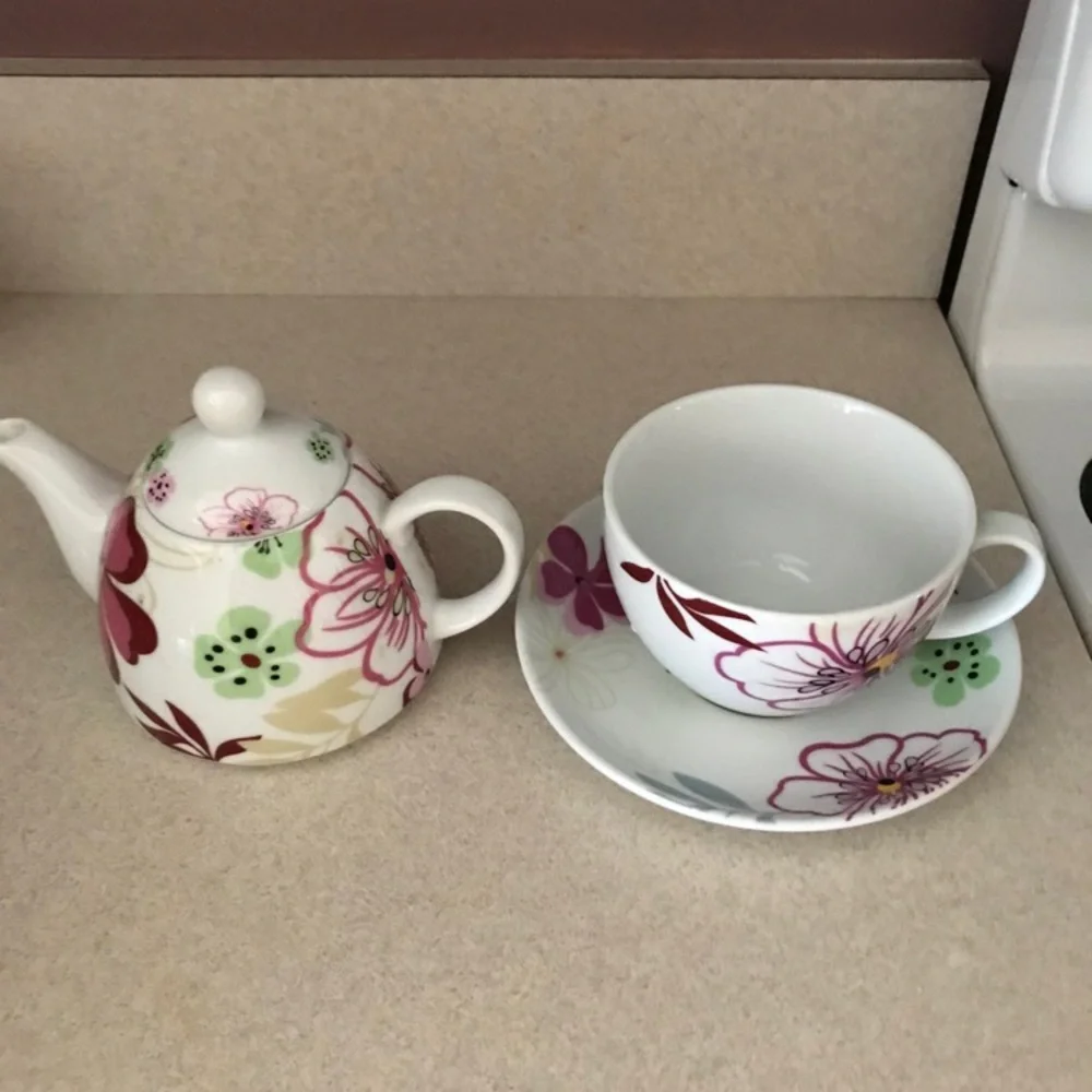 Floral Teapot Set - Picture 2 of 2